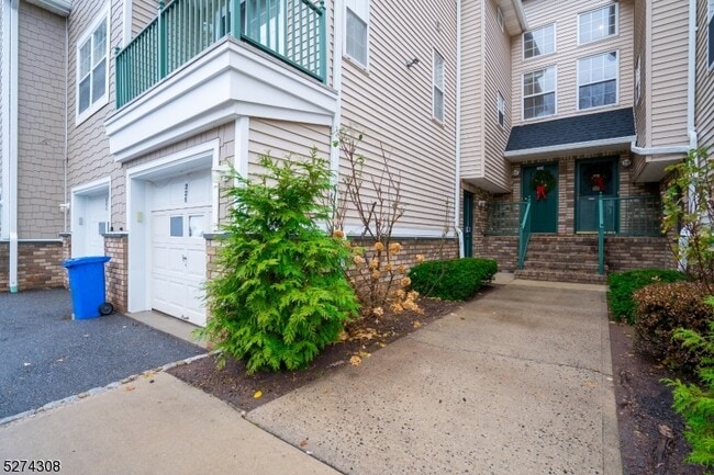 Building Photo - 226 Rhoads Dr