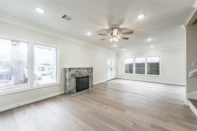 Building Photo - 2631 Persa St