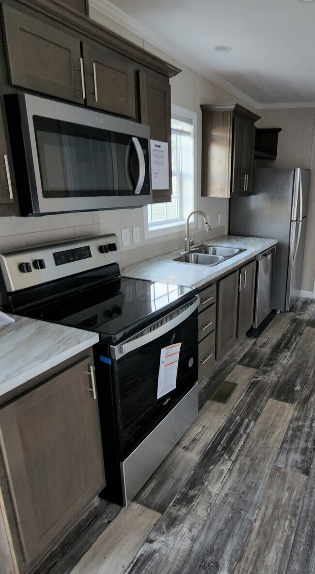 Buckeye Trails Apartments 10694 Ashville Pike Lockbourne, OH