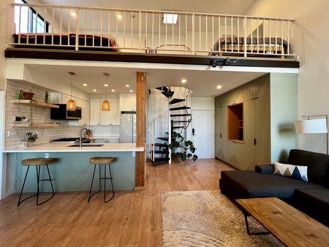 Foto del edificio - 8675 Falmouth Ave