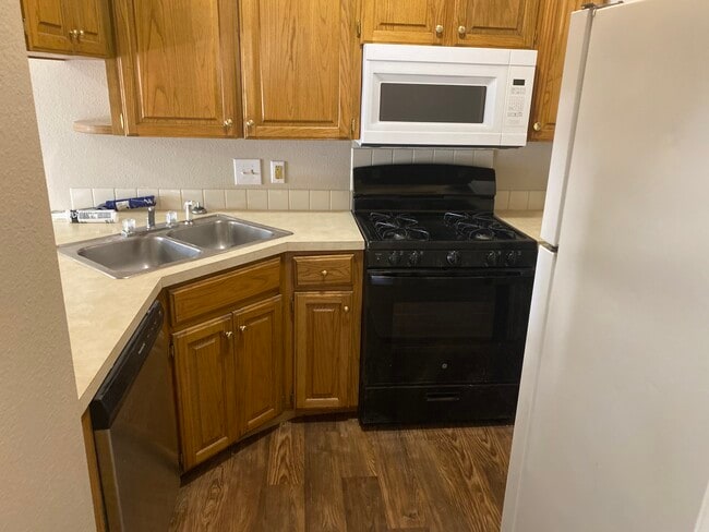 Foto del edificio - 1316 N Dryden Ct