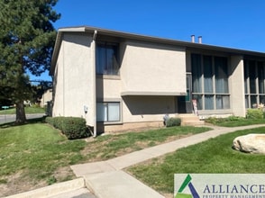 Building Photo - 5634 Oakwood Ct