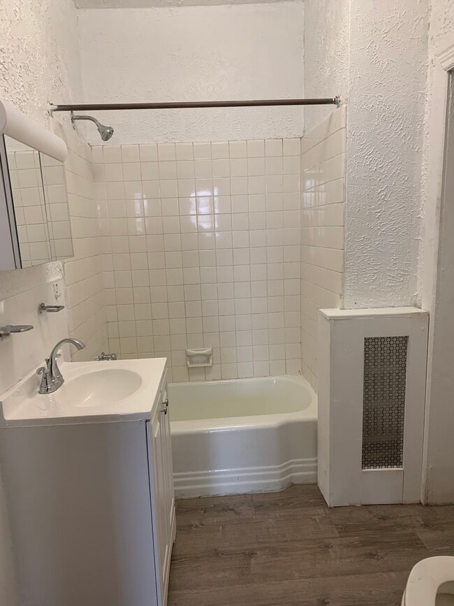 Bath - 254 S 16th St