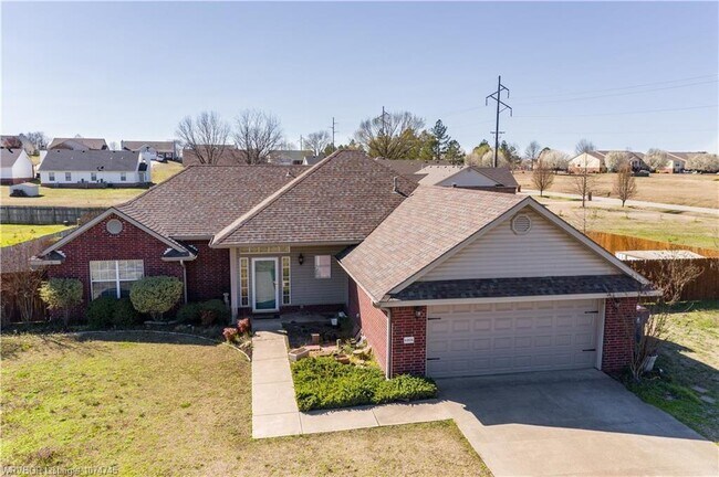 Building Photo - 6806 Red Bud Dr
