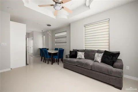 Foto del edificio - 204 W Rutherford Ave