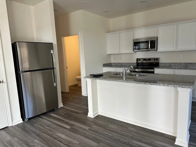 Foto del edificio - Room in Townhome on Elowen Ln