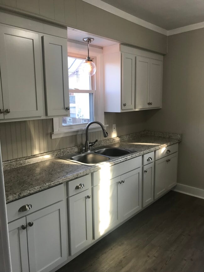 Kitchen - 1010 Washington Ave