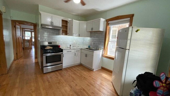 Foto del edificio - 2314 N Laramie Ave