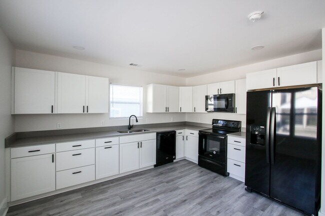 Foto del edificio - ?Move-In Special: $300 Off First Month if You Move by Feb 28, 2026!