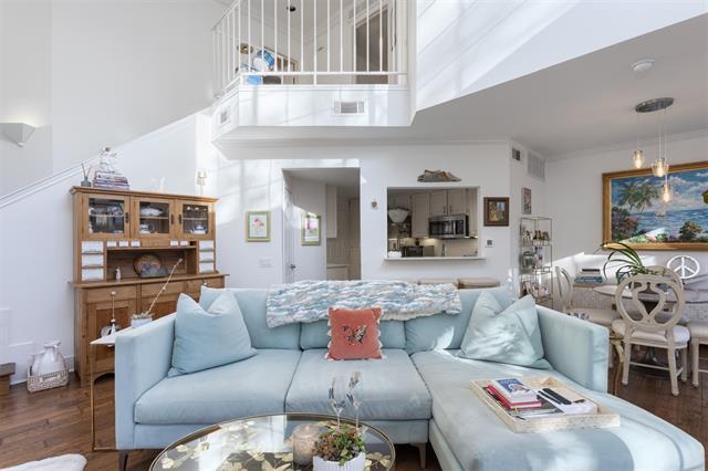 Foto del edificio - 5950 Lindenshire Ln