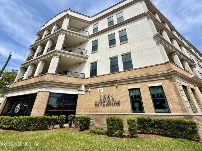 Building Photo - 1661 Riverside Ave