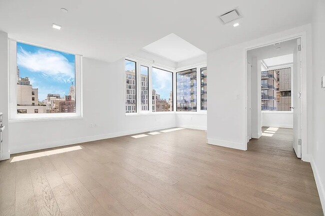 Building Photo - 200 E 23rd St
