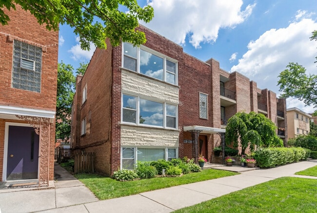 Building Photo - 5439 N Artesian Ave