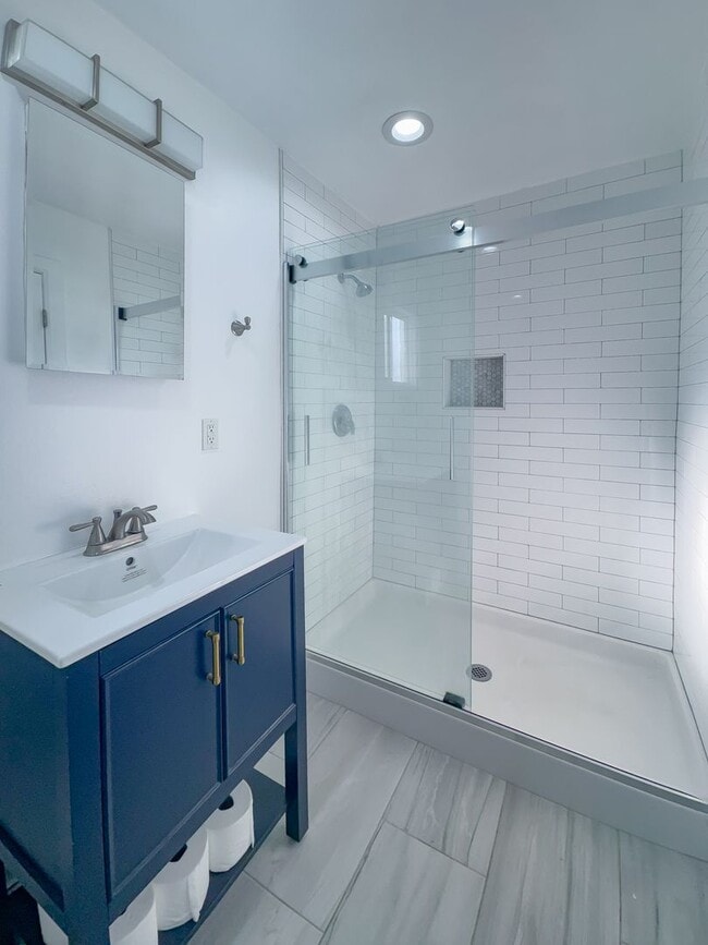 Building Photo - 13906 Yukon Ave