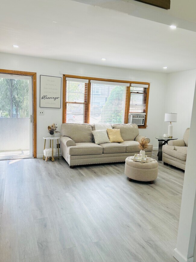 Foto del edificio - 9 Meadow Ln