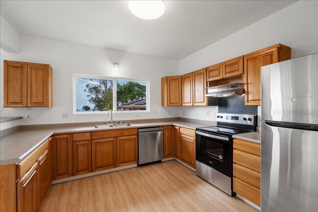 Foto del edificio - 3 Bed/ 2.5 Bath Two-Story Home with Yard and Garage
