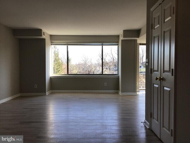 Foto del edificio - 5450 Whitley Park Terrace