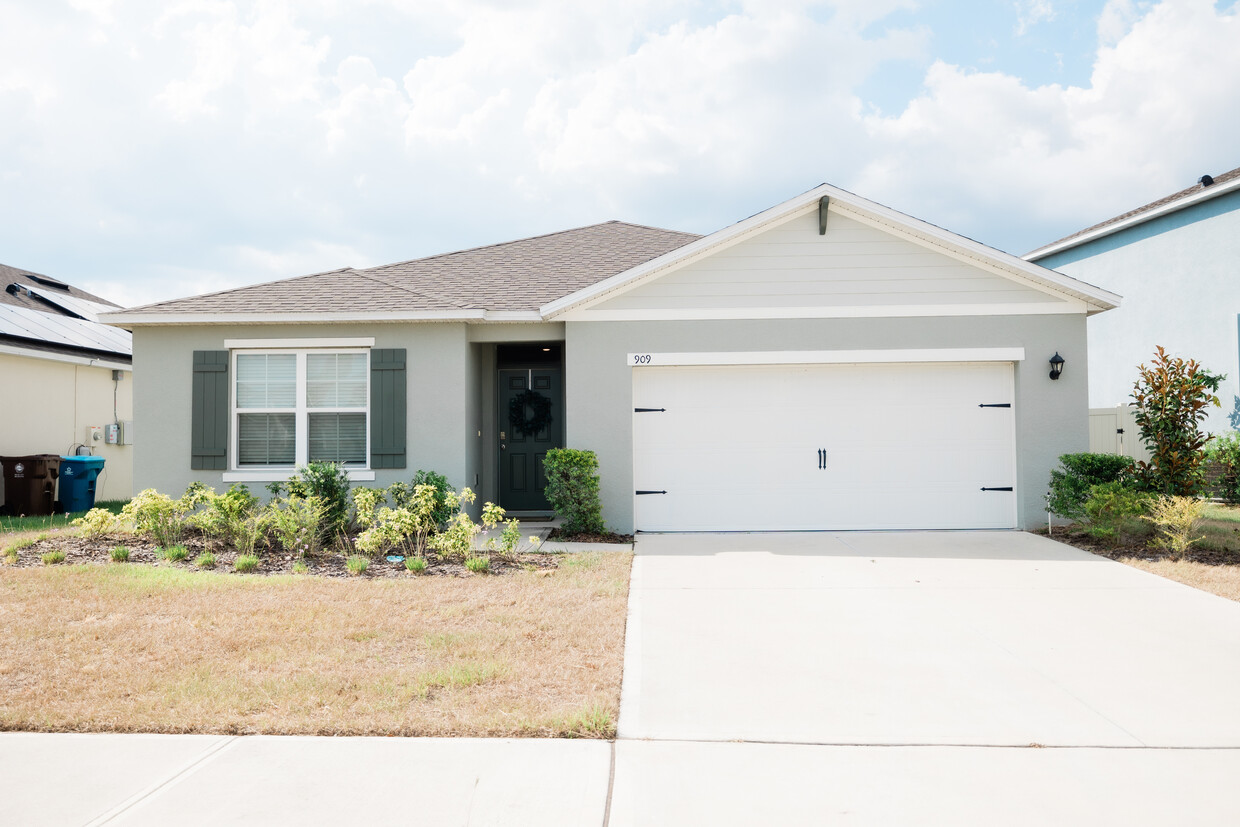 Foto principal - 909 Brooklet Dr