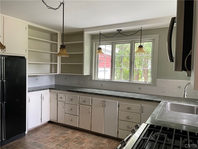 Building Photo - 13 Chenango St