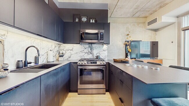 Foto del edificio - 630 N Franklin St