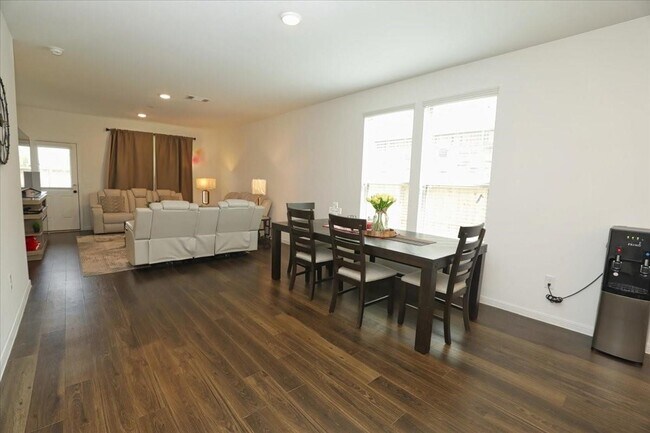 Building Photo - 14463 Cedar Ledge Ln