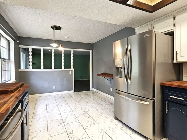 Building Photo - Welcome to this updated 3 bedroom, 2 bathr...