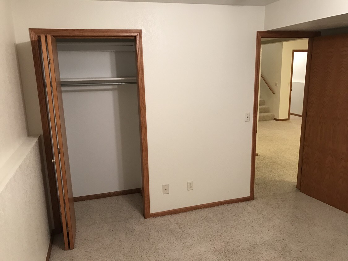 Habitación en el sótano - 1800 E Comanche St