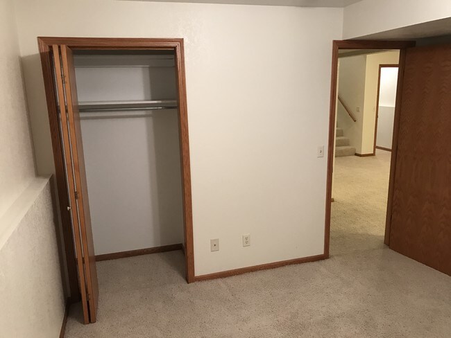 Dormitorio del sótano - 1800 E Comanche St