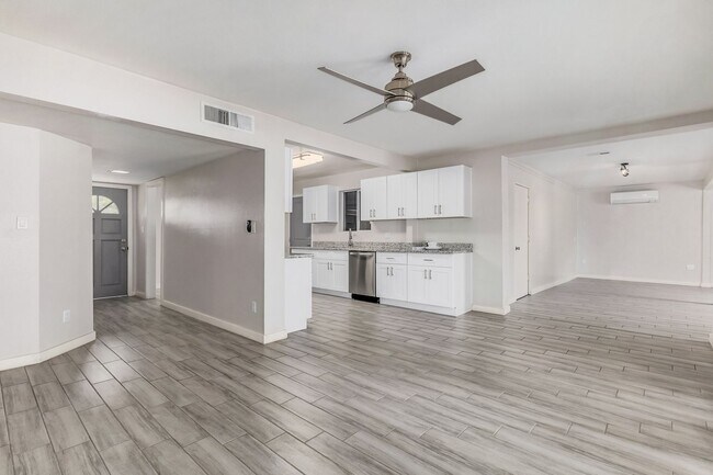 Building Photo - Home For Rent in Cavalier Estates!