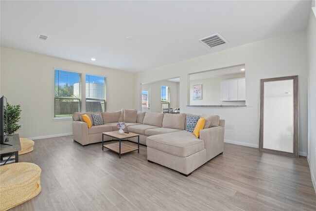 Foto del edificio - 16314 Dutton Clover Dr