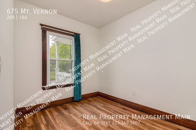 Building Photo - Second Floor 2 Bed 1 Bath