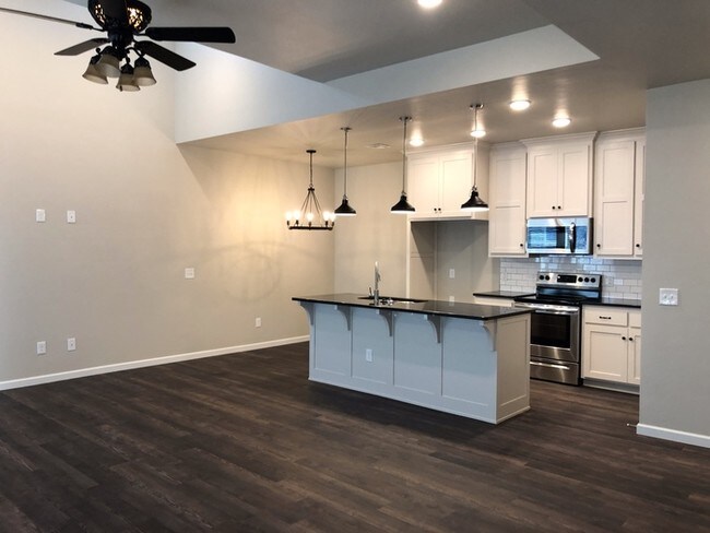 Building Photo - 6525 Bentwood Dr