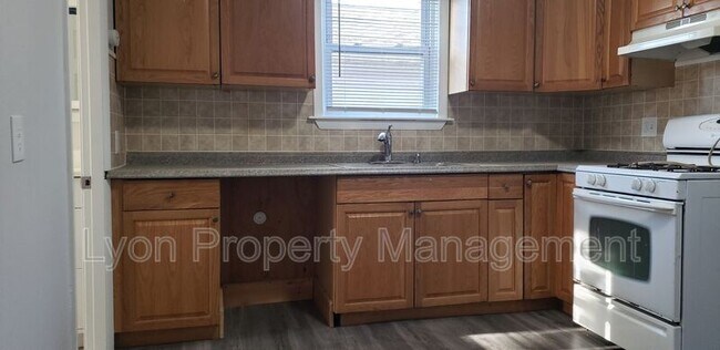 Foto del edificio - 317 Bullocks Point Ave