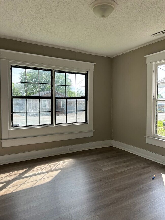 Foto del edificio - Spacious Four Bedroom Home