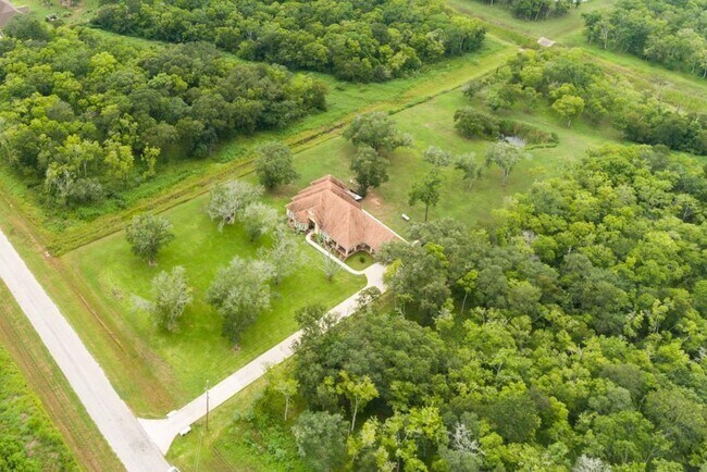Building Photo - 31910 Amberjack Dr