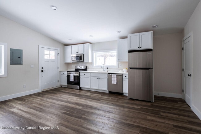 Foto del edificio - 3004 W Church St