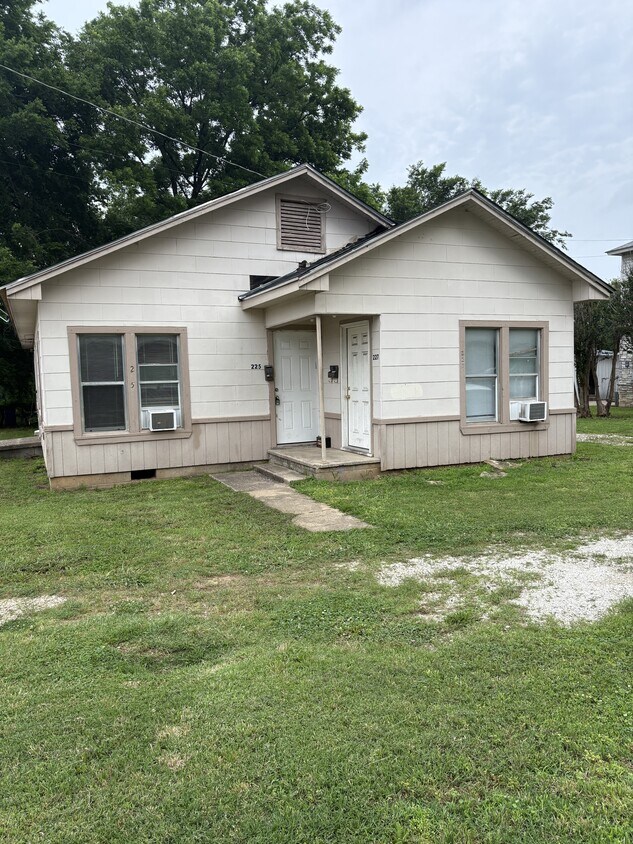 Foto principal - 225 N Hope Ave