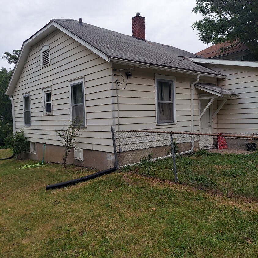 1030 Bond St, Moberly, MO 65270 House Rental in Moberly, MO