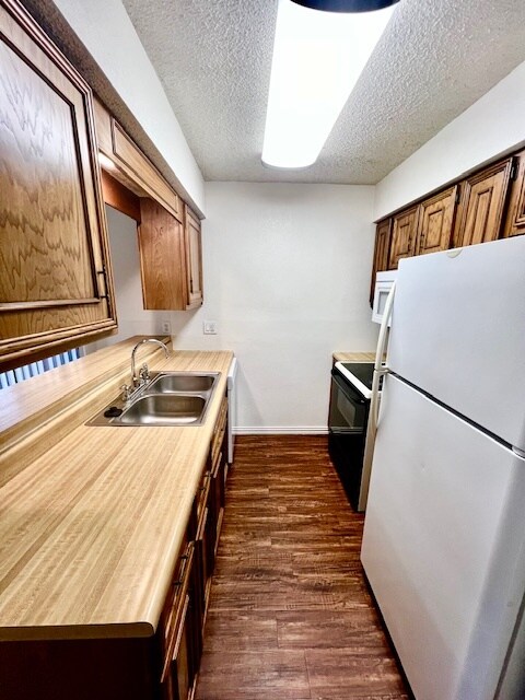 Foto del edificio - 475 Industrial Dr W