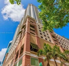 Building Photo - 999 SW 1st Ave