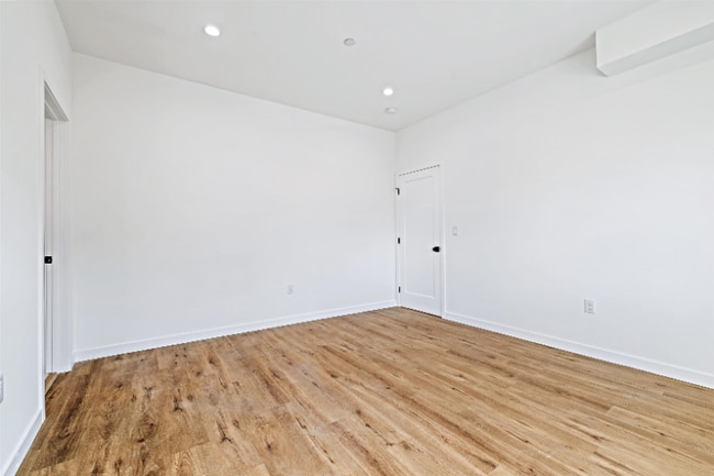 Foto del edificio - 522 1/2 N St Andrews Pl