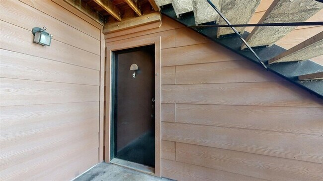 Foto del edificio - 904 University Oaks Blvd