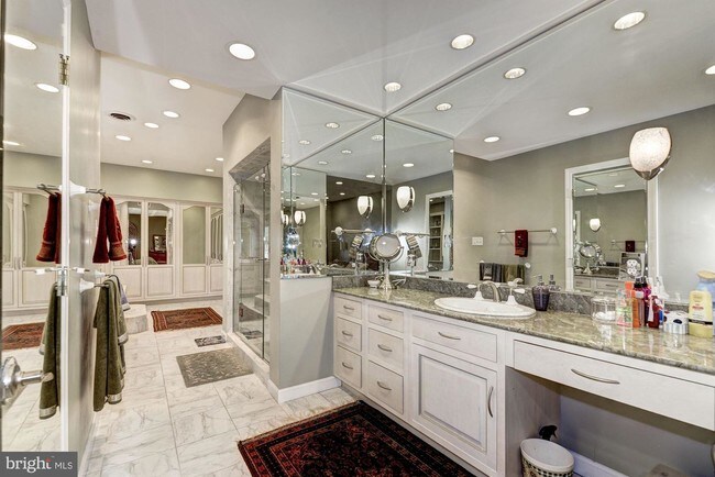 Building Photo - 8613 Chateau Dr