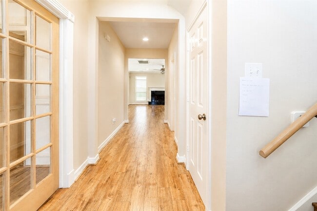 Foto del edificio - 1727 Park Forest Dr