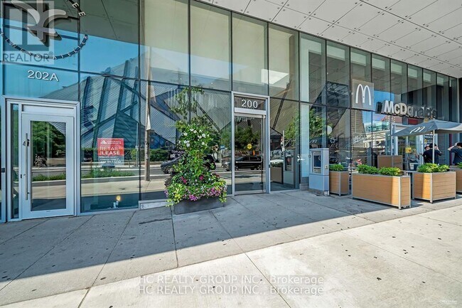 Building Photo - 200 Bloor St W