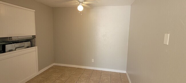 Building Photo - 2 Bedroom, 1.5 Bathroom 1st Floor Condo wi...