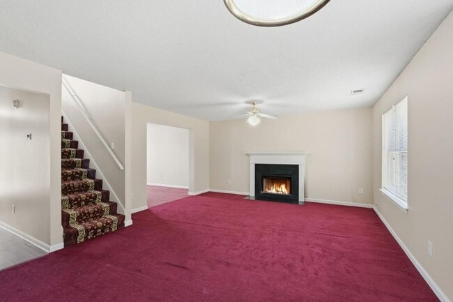 Building Photo - 589 Wren Walk