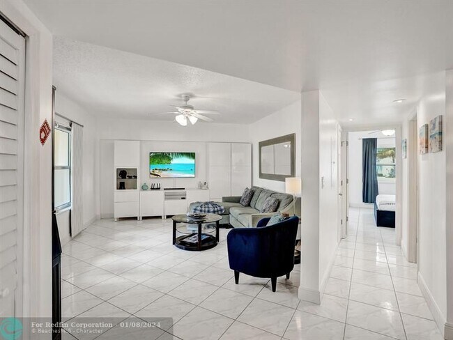 Foto del edificio - 341 N Birch Rd