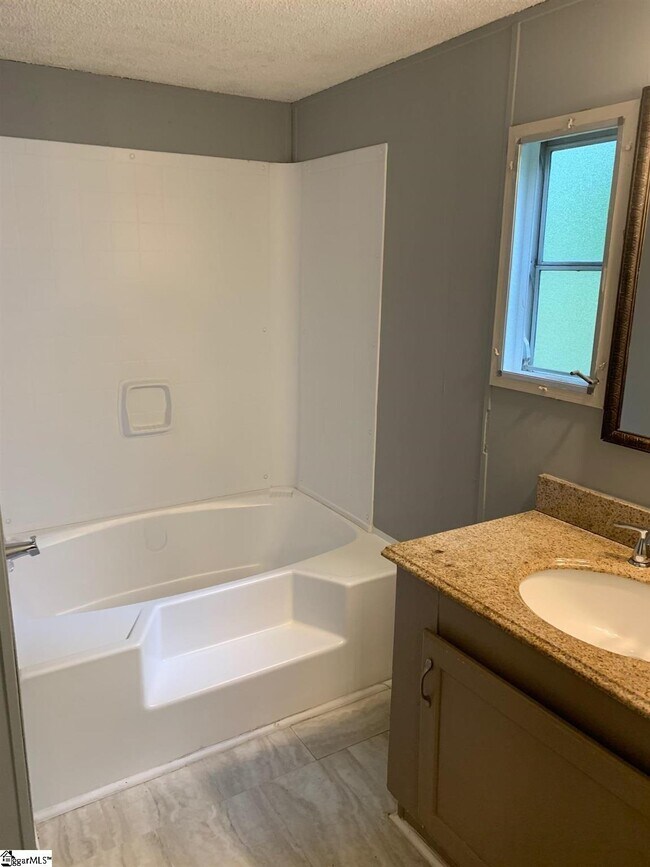 Building Photo - 85 Westcliff Dr