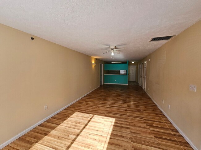 Foto del edificio - 4 bed/4 bath - A/C, W/D, Walk-in closets, ...